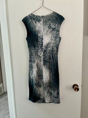 Dress. V-neck CALVIN KLEIN Small. Polyester.